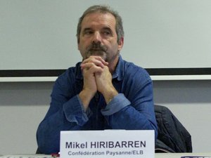Mikel HIRIBARREN, éleveur à Itxassou et secrétaire général de la Confédération Paysanne. 