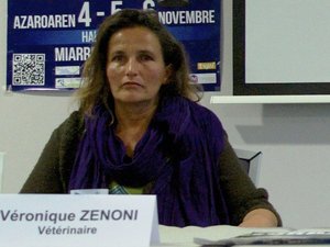 Véronique Zenoni, vétérinaire ostéopathe en Soule, formatrice en soins manuels et énergétiques pour les éleveurs :