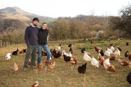 Yoann et Florence PLANCQ, avec leurs premières poules pondeuses